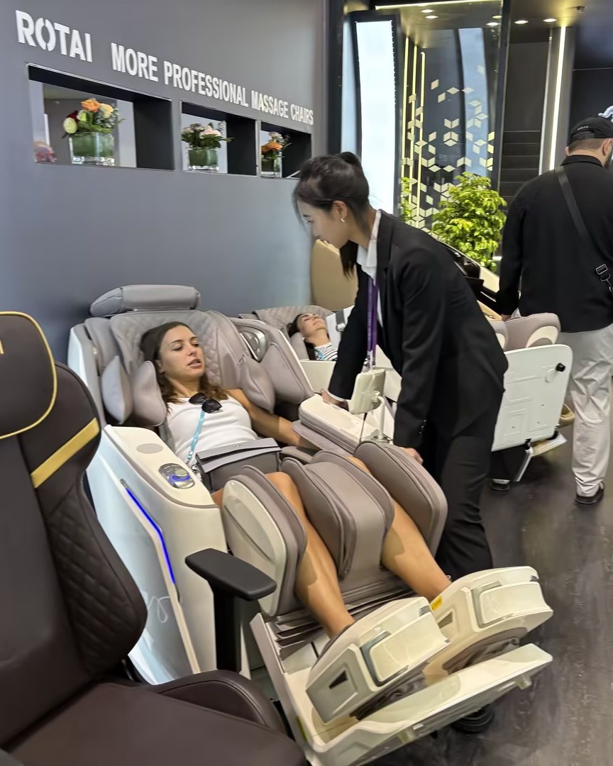 Rotai - Best Massage Chair in Dubai, UAE - Shop massage chairs in Abu Dhabi, UAE, Saudi Arabia كرسي التدليك